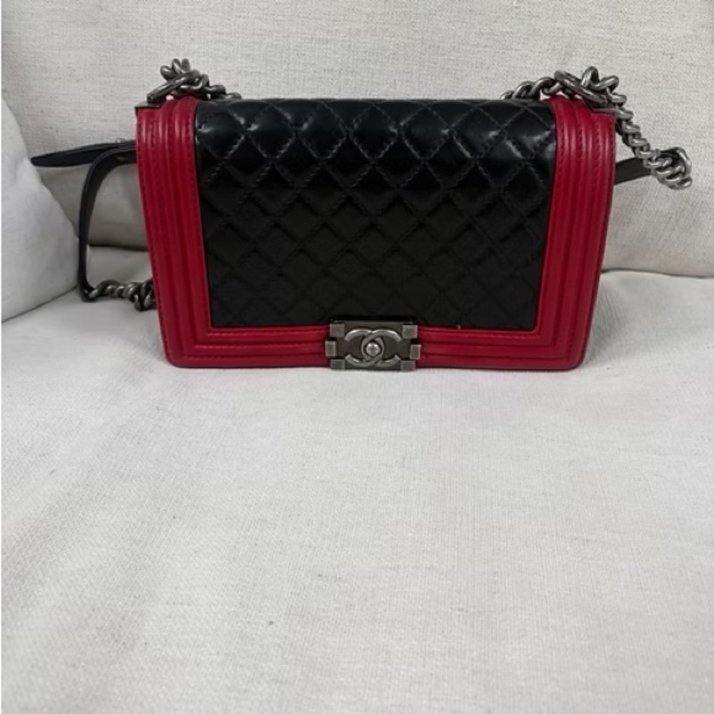 Chanel medium boy bag Quilted Black and red Chain Shoulder Bag